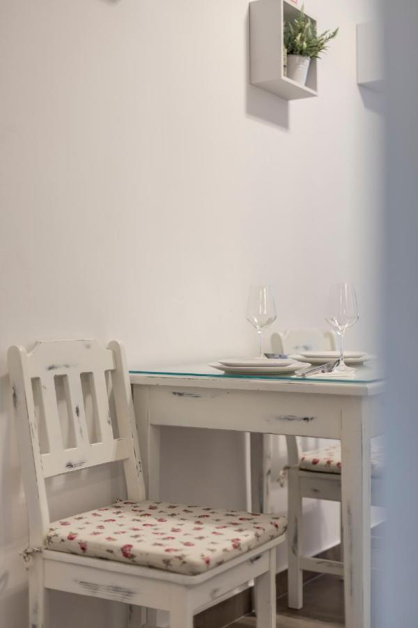 Studio Apartments Insula สปลิท ภายนอก รูปภาพ