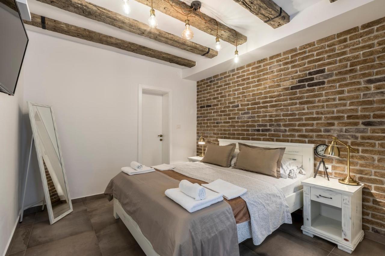 Studio Apartments Insula สปลิท ภายนอก รูปภาพ