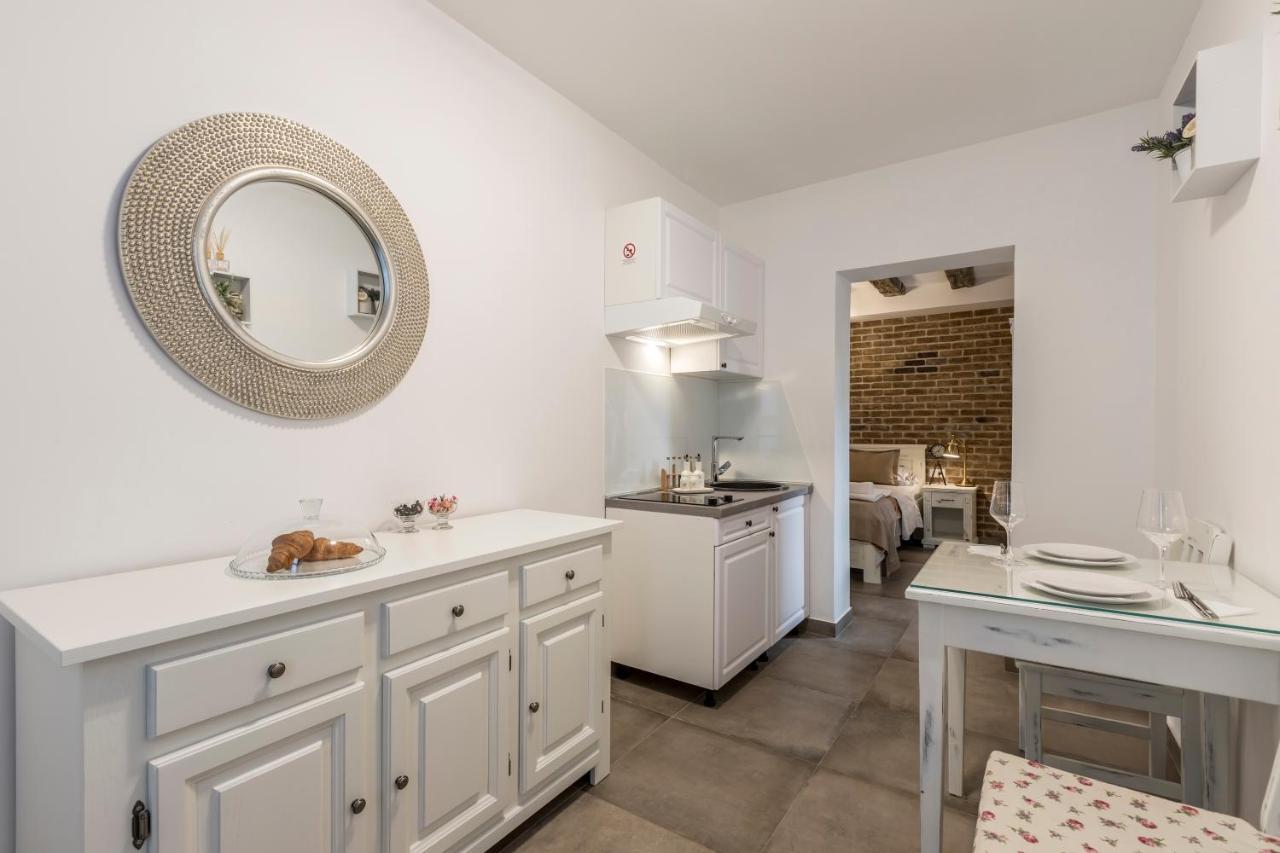 Studio Apartments Insula สปลิท ภายนอก รูปภาพ