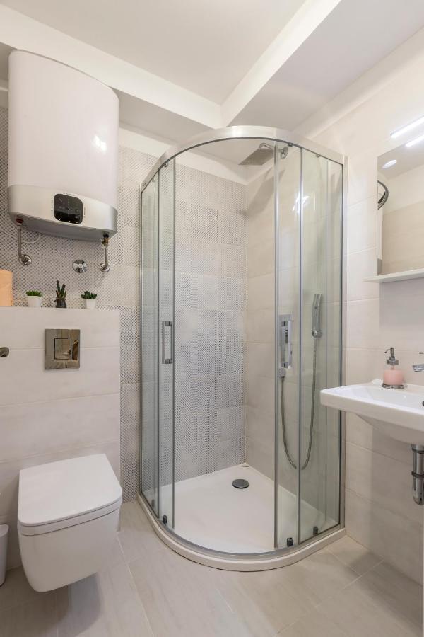 Studio Apartments Insula สปลิท ภายนอก รูปภาพ