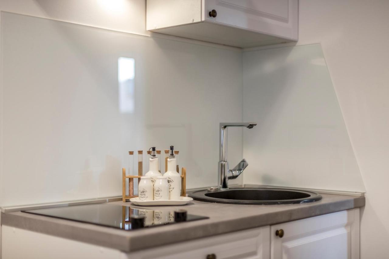Studio Apartments Insula สปลิท ภายนอก รูปภาพ