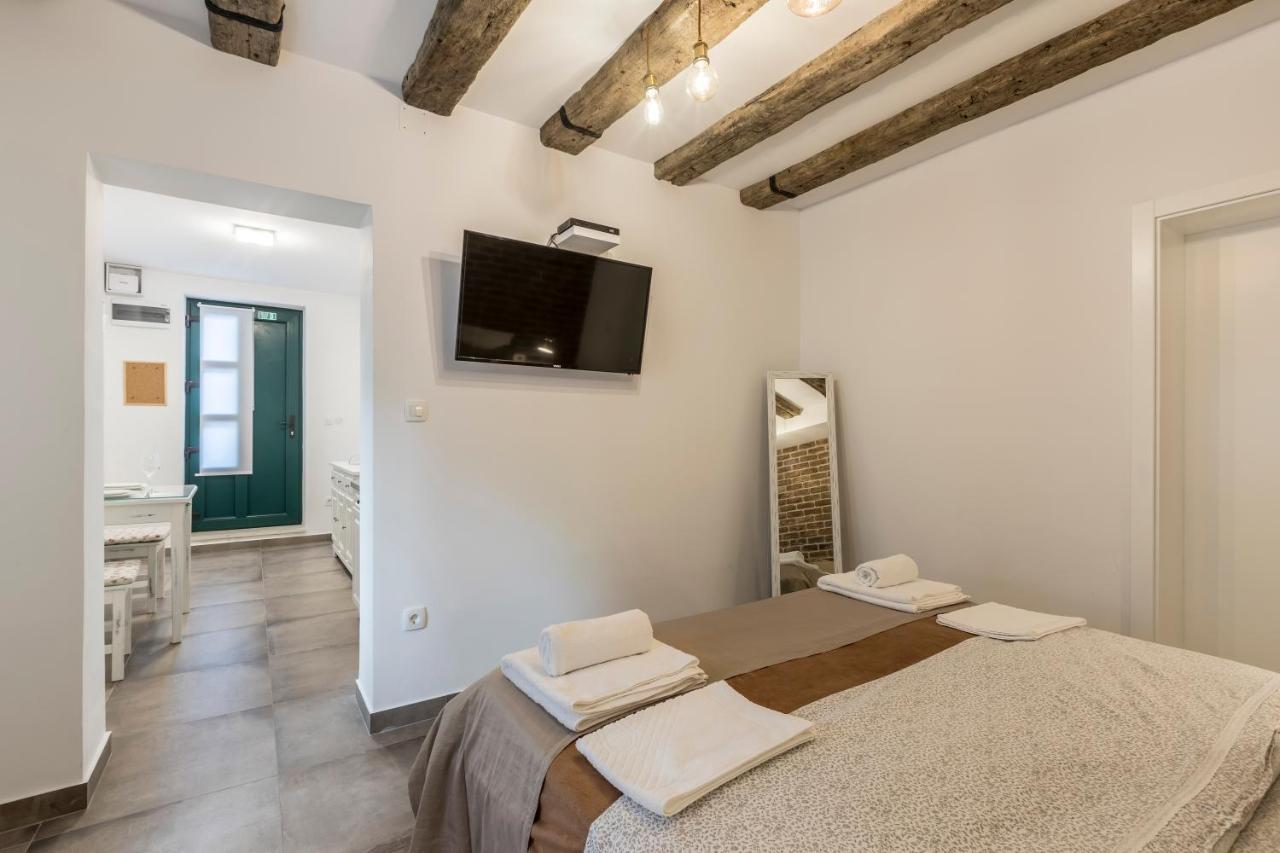 Studio Apartments Insula สปลิท ภายนอก รูปภาพ
