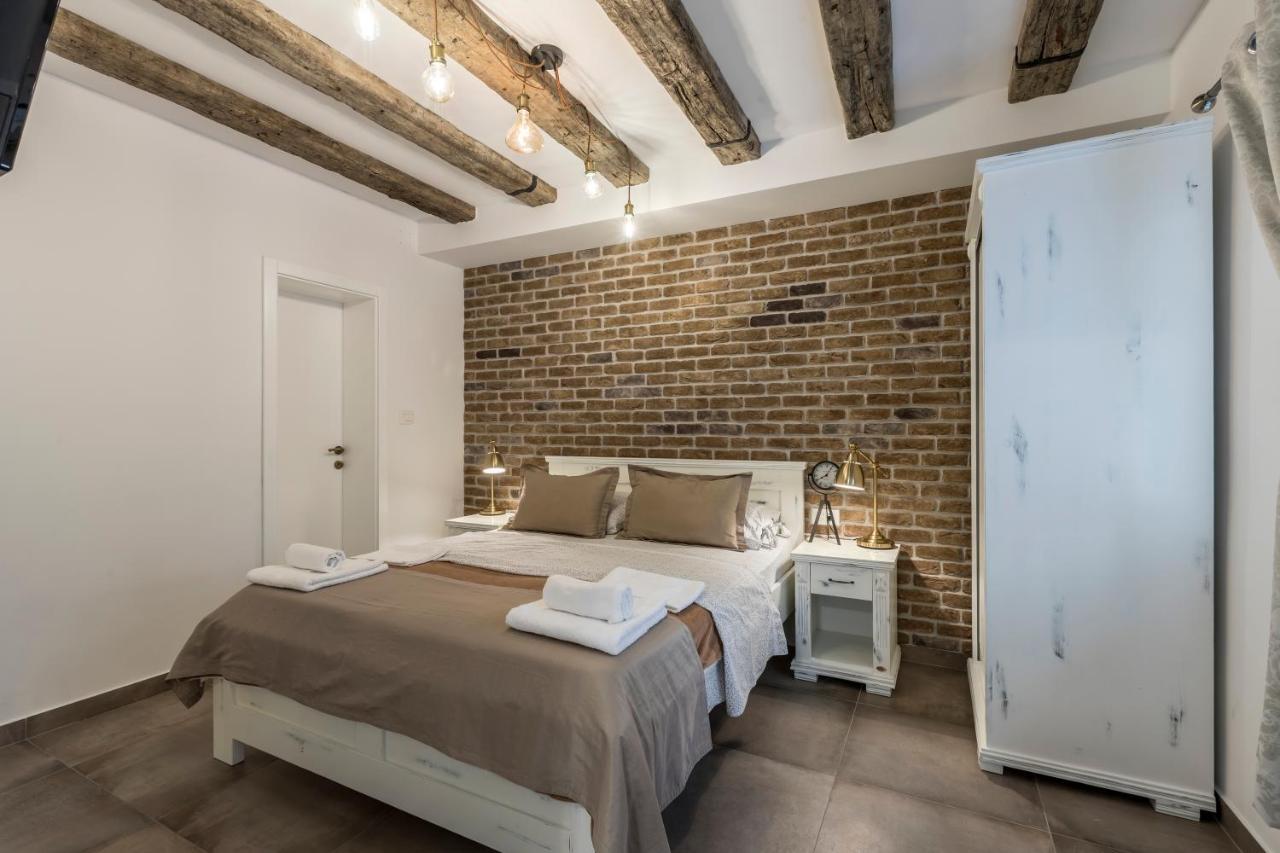 Studio Apartments Insula สปลิท ภายนอก รูปภาพ