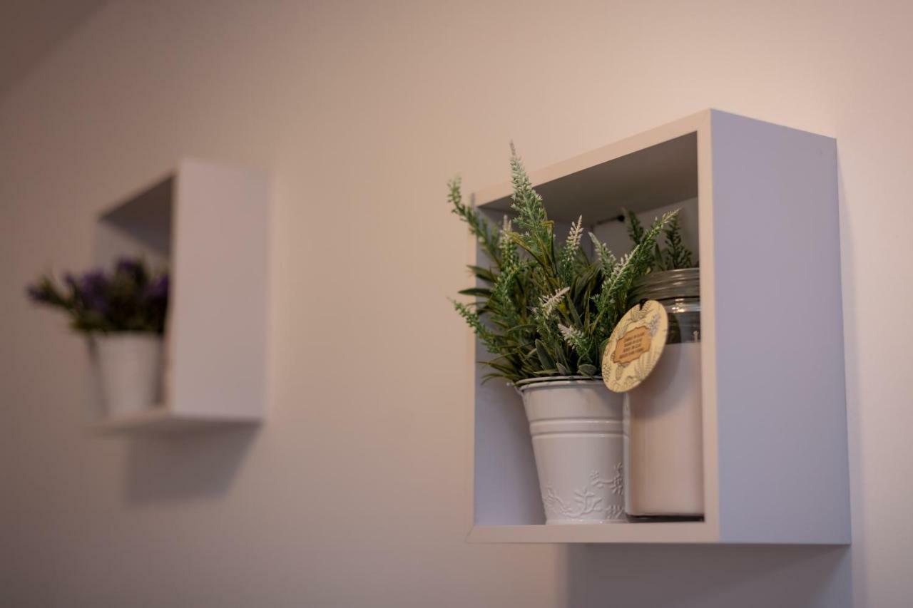 Studio Apartments Insula สปลิท ภายนอก รูปภาพ