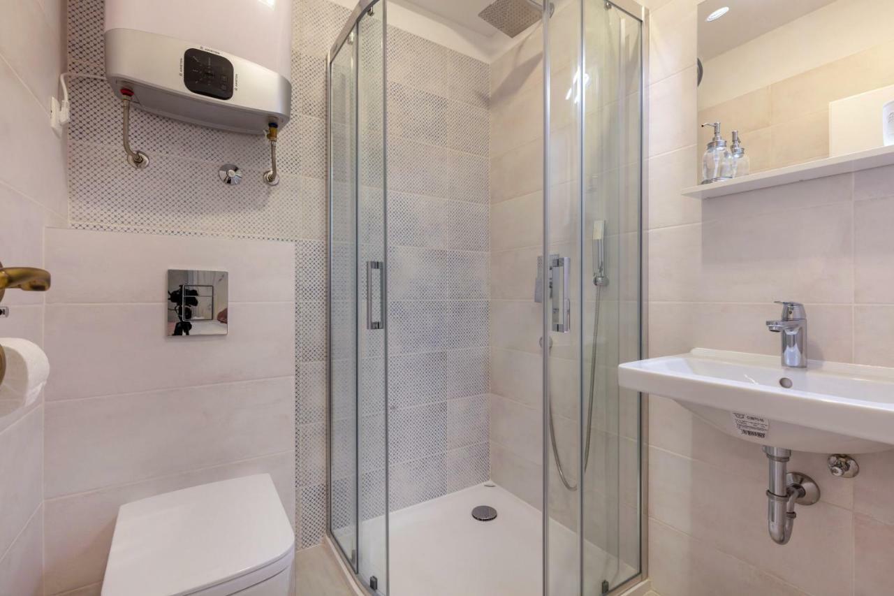 Studio Apartments Insula สปลิท ภายนอก รูปภาพ