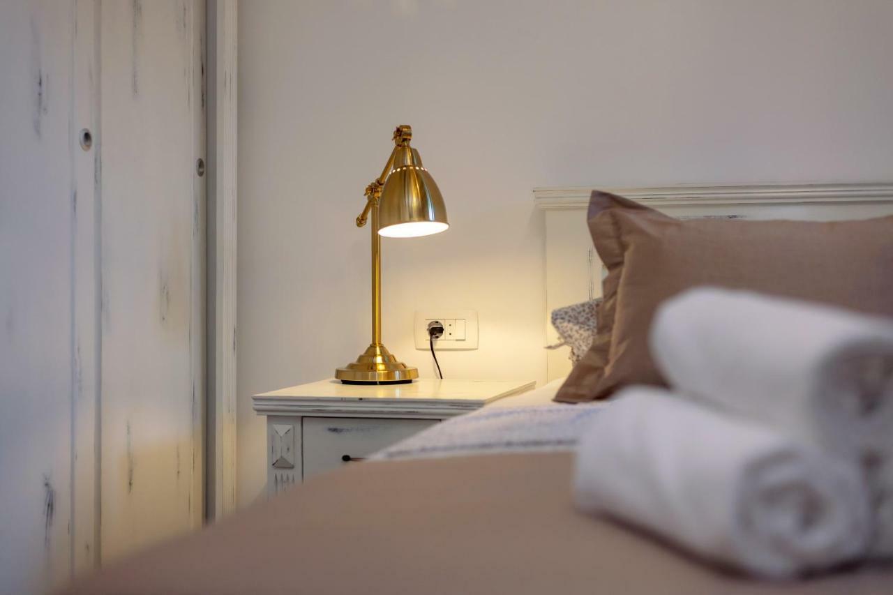 Studio Apartments Insula สปลิท ภายนอก รูปภาพ